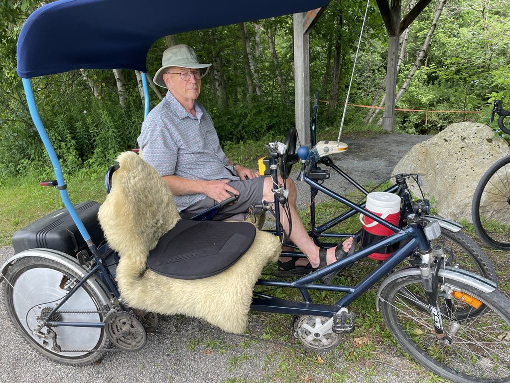 Il met au point son vélo électrique&nbsp;«côte-à-côte»