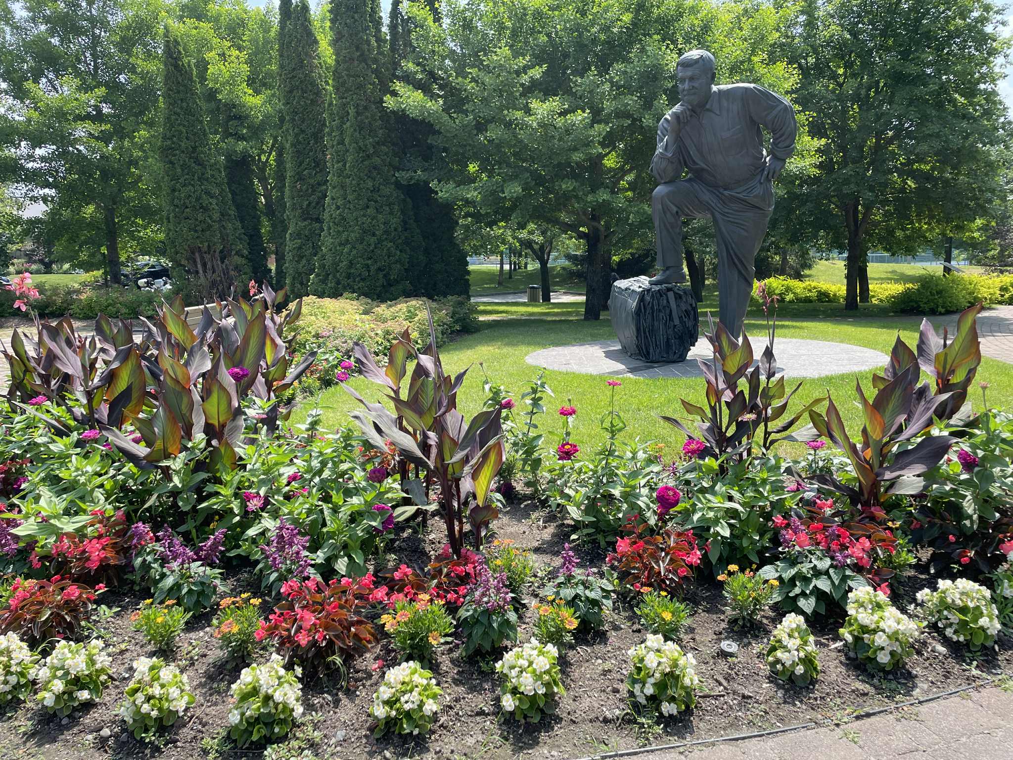 La statue de Bernard Lemaire.